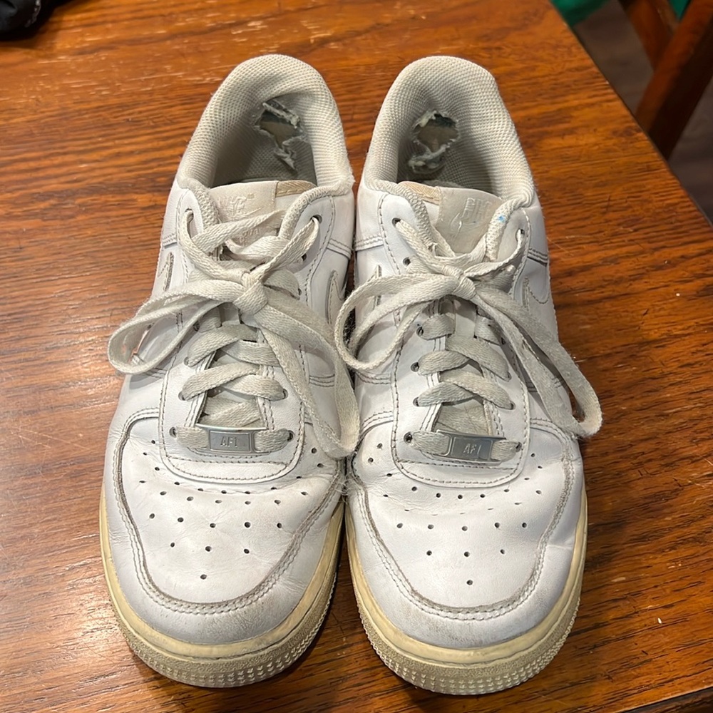 Nike Air Force 1’s white low